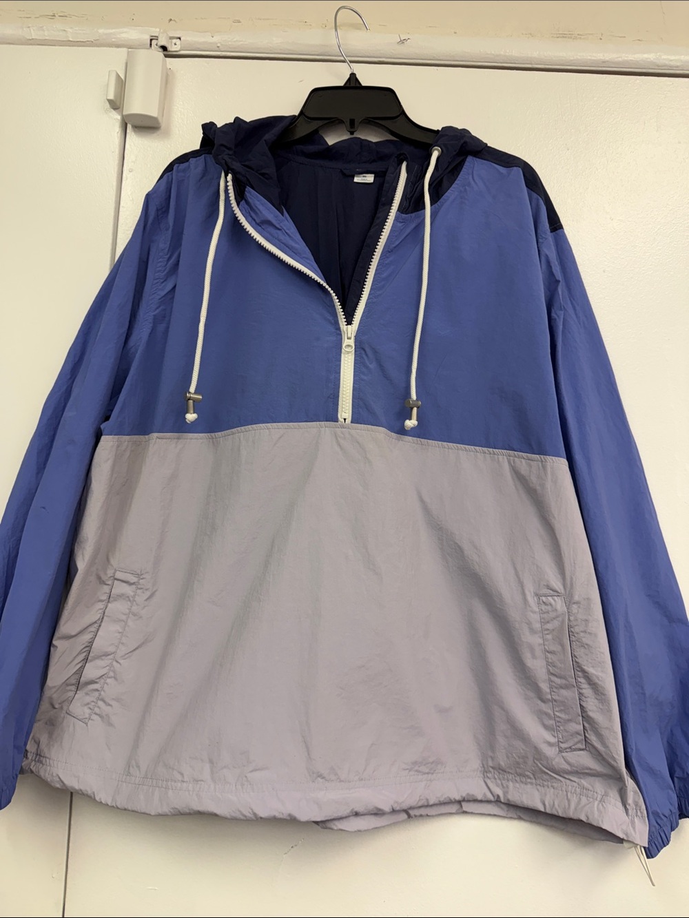 Old Navy Two-Tone Purple & Lavender Pullover Windbreaker XXL like new pockets